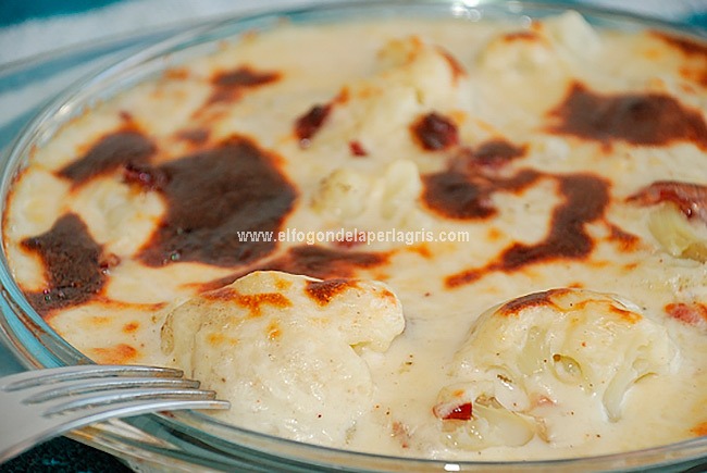 Coliflores con jamón y bechamel