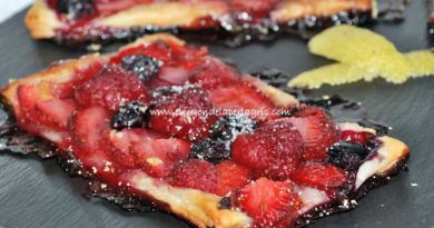 Hojaldre dulce de fresas y frutas del bosque