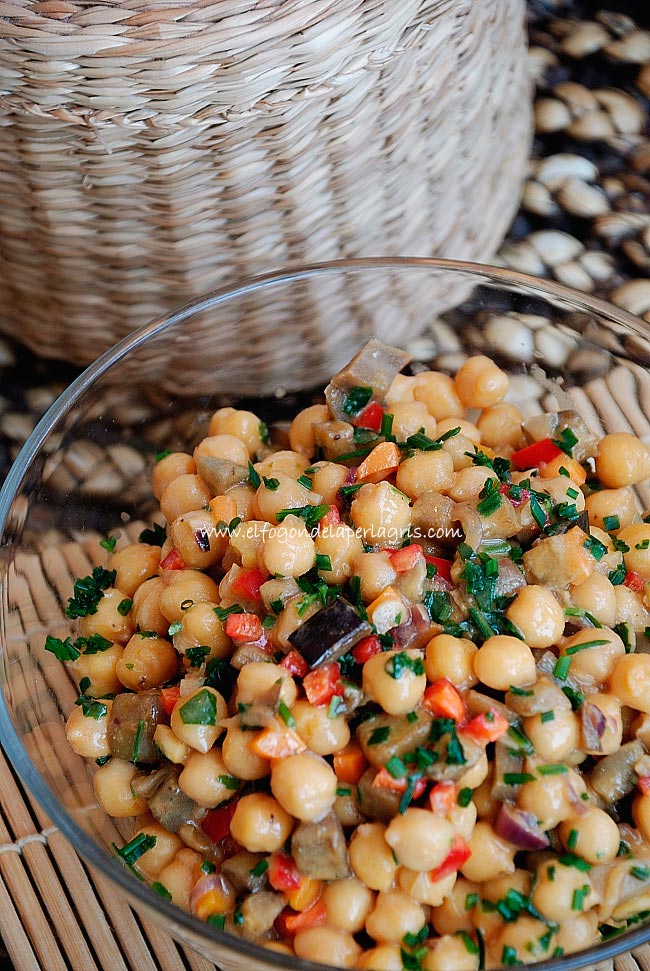 Ensalada de garbanzos y berenjenas