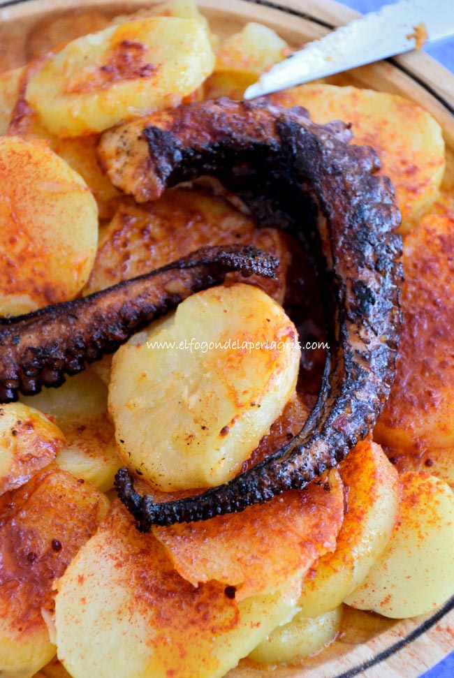 Pulpo a la parrilla o la brasa con patatas, una receta irresistible de la  cocina gallega - El Fogón de la Perla Gris