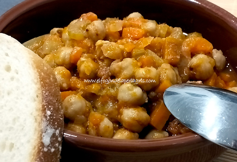 Garbanzos con apio y zanahorias