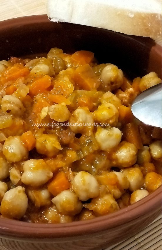 Garbanzos con apio y zanahorias